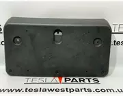 Крепление рамки номерного знака Tesla Model X, 1057156-00-A